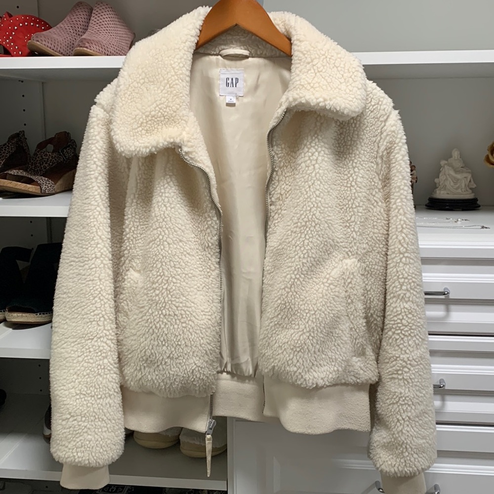 Cream color fleece gap jacket